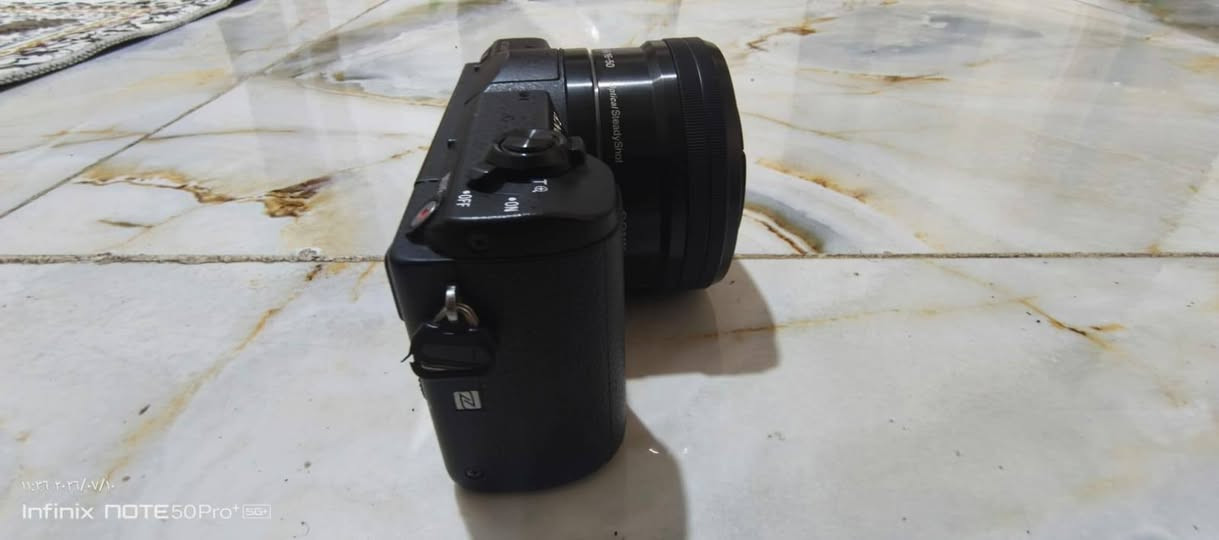 Sony Alpha A5100 مع عدسة 16–50mm OSS .

مواصفاتها باختصار:

* دقة 24.3 ميجابكسل.
* مستشعر APS-C كبير.
* تصوير فيديو Full HD 1080p.
* شاشة قابلة للطي للأعلى (مناسبة للسيلفي والفلوغات).
* تركيز تلقائي سريع بـ 179 نقطة.  

للاستفسار اتصال*********** او خاص
