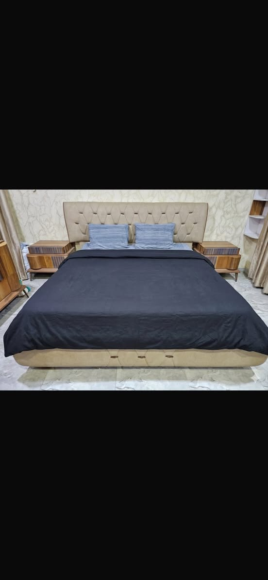 السلام عليكم للبيع غرفه تركي تفصال تحفه ثقيله جدااا ونظيفه جدا مكانه بابل المركز سعر مناسب لغرض السفر ***********
