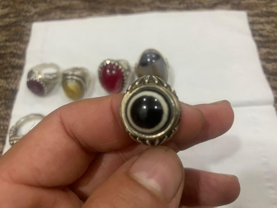 السلام عليكم محابس 8 للبيع  قيموهن بالي يرضي الله وهذا رقمي بي واتس راسلوني او اتصلوا علية ***********
