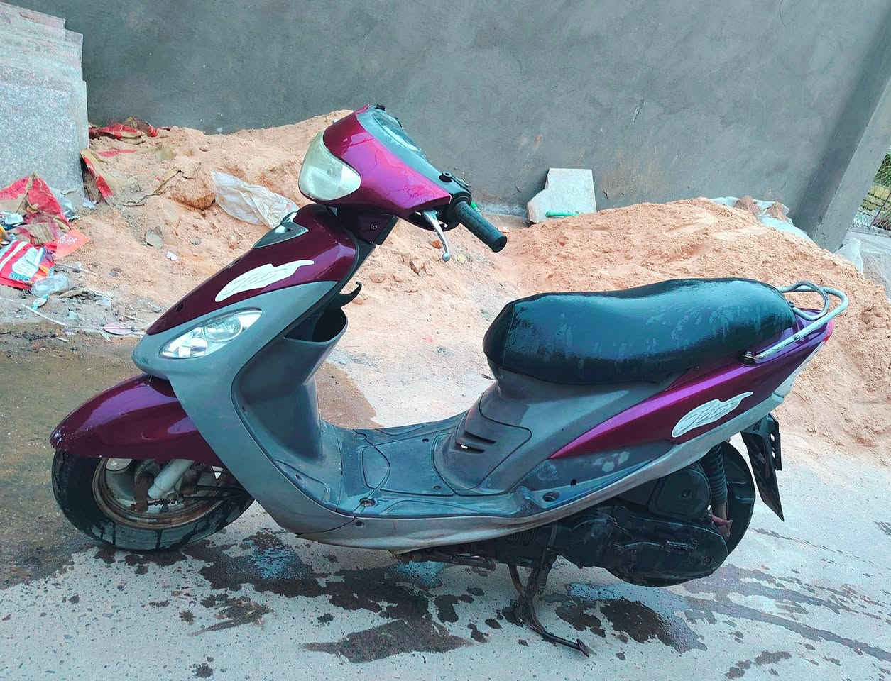 السلام عليكم.
ماكس منغولي للبيع دراجة مرتبه مال جناي 
كلشي على وضع الشركة بس الكابريتر مبدله مكينتها ناعمه الدراجه كامله شغل واطلع ،
مكاني الديوانية حي العسكري 
اي استفسار ***********
مامتواجد فيس فقط واتساب وخط
