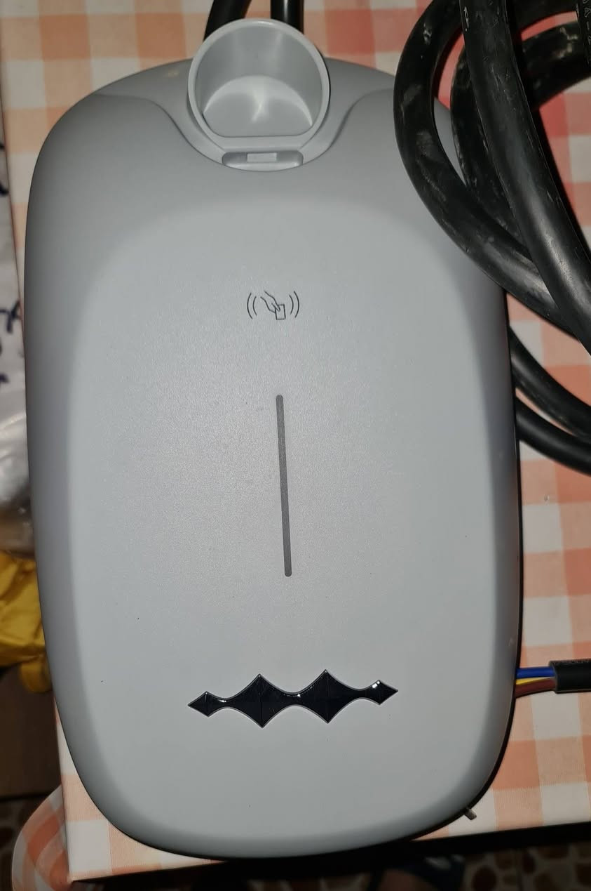 السلام عليكم 
عندي هذه الشاحنة مال BYD اصلية اجتي ويا سيارتي
32Amp - 7KW
وياها الكارد مالها عدد 2 كارد وقاعدة علمود تتثبت على الحايط
للعلم مامستخدمها بس فاحصها فقط بالكهرباء 
واكدر اوصلك اياها لأي محافظة


**إذا كنت صاحب هذا الإعلان وتريد حذفه لأي سبب، رجاءا أرسل رسالة إلى الدعم الفني**