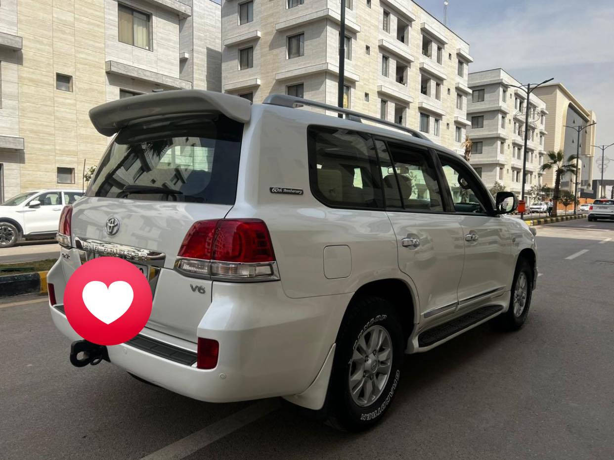 السلام عليكم لاندكروز موديل ١١ ستيني اصل تكمة وسنوية السيارة باسمي رقم دولي الجديد مكفول من حادث وصبغ وتبديل ومحرك وكير جاهزة ومابيها اي نقص تخم تاير وصدر جديد ونظافتها احلى من الصور 
فتحة سقف سلايت 
بصمة ابواب وتشغيل 
فور ويل 
سبعة راكب 
داخل جلد بيجي 
مقعد السائق كهرباء 
انارة داخلية
اشاير مري 
مري شفط 
تحكم ستيرن 
حساس امامي خلفي 
زراك لايت 
اضاءة زنون 
مكانها بغداد وسعرها ٣٢٠ للاتصال ***********
