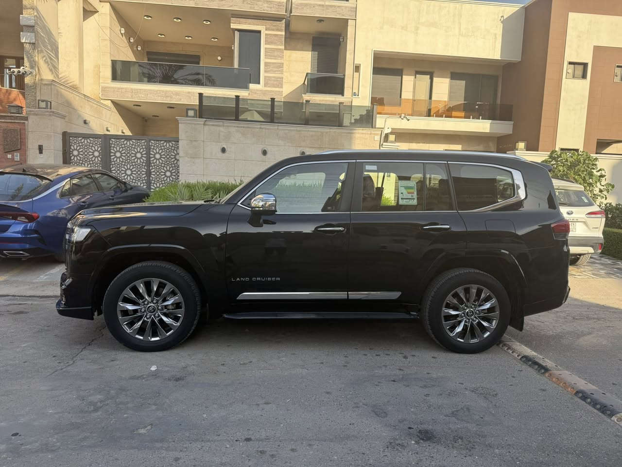 لاندكروز 2024بريم اصلvxrلمتدTwlN 3500  TuRBo اعلامواصفات مكفوله ماشيه26000kmالسعر86500$مكان السياره زيونه الاتصال***********
