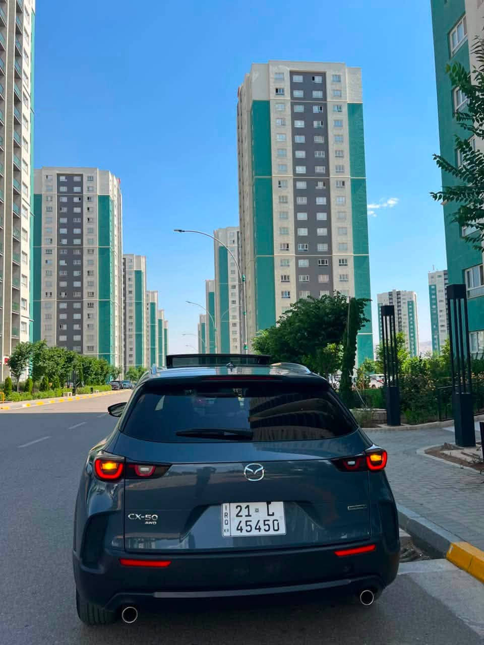 Mazda cx 50
فول تەنها کوشنسارد و کامێرە ٣٦٠ و داتاشۆ نیە  داتاشۆ و ڕادار و حاسەی  و ئۆتۆ هۆڵد و هەتا ئاخیری. مەکینە ٢.٥ بێ تۆربۆ.            بێ بۆیاخ تەنها کەمێک ساردی هەیە و زۆۆر پاک و تایبەتە
***********
***********
