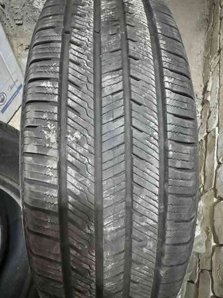 السلام عليكم عندي 4اطارات مال تفصيخ زيرو مال فورد ماافرك قياس 17R65/225انتاج 24  لا بنجر ولا كولشي مال زيرو السعر 350 الف اتصال على رقم ***********
