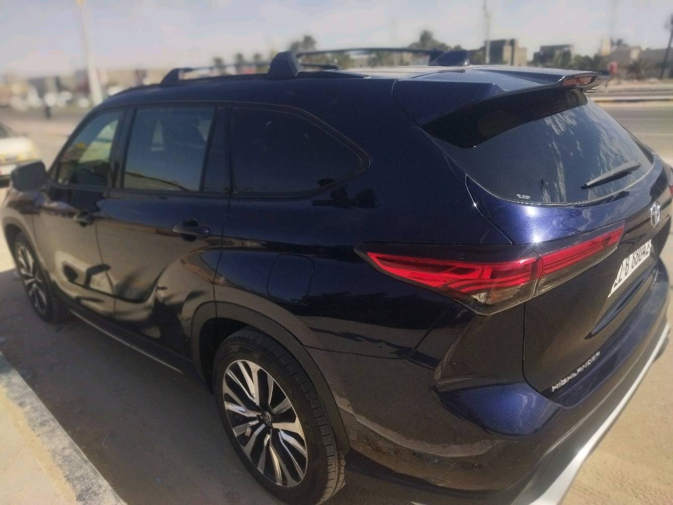 تويوتا هايلاندر VIP  XSE-AWD  موديل 2021  
محرك 6 سلندر بانزين 3500
كشنات تدفئة 
ستيرن تدفئة اوتو 
رادار تصادم ومسار 
تحديد سرعة مع الرادار قيادة 
نقاط عمياء بالمرايا 
فتحة سقف 
تحكم جهتين ستيرن 
صندوق كهرباء 
ليد اوتو  معروف ب xse 
التحكم بالأوضاع جنل ثلاثه طكات( طبيعي للطرق  ،رمال وحصى، ثلج )
انضمة قيادة ايكو ونورمال وسبورت
اوتو هولد 
سايد بريك بصمة 
تخم تاير بلادي جديد 
شحن وايرلس 
دبل كزوز رياضي يجي ب xse

حادثه جاملغ ودعاميه وصار بيه حادث بل عراق نص الجاملغ الخلفي وتبدل الباب وصبغ نص الباب مال مال صدر 

مكان السياره البصره 

الاستفسار *********** 
سعره 300