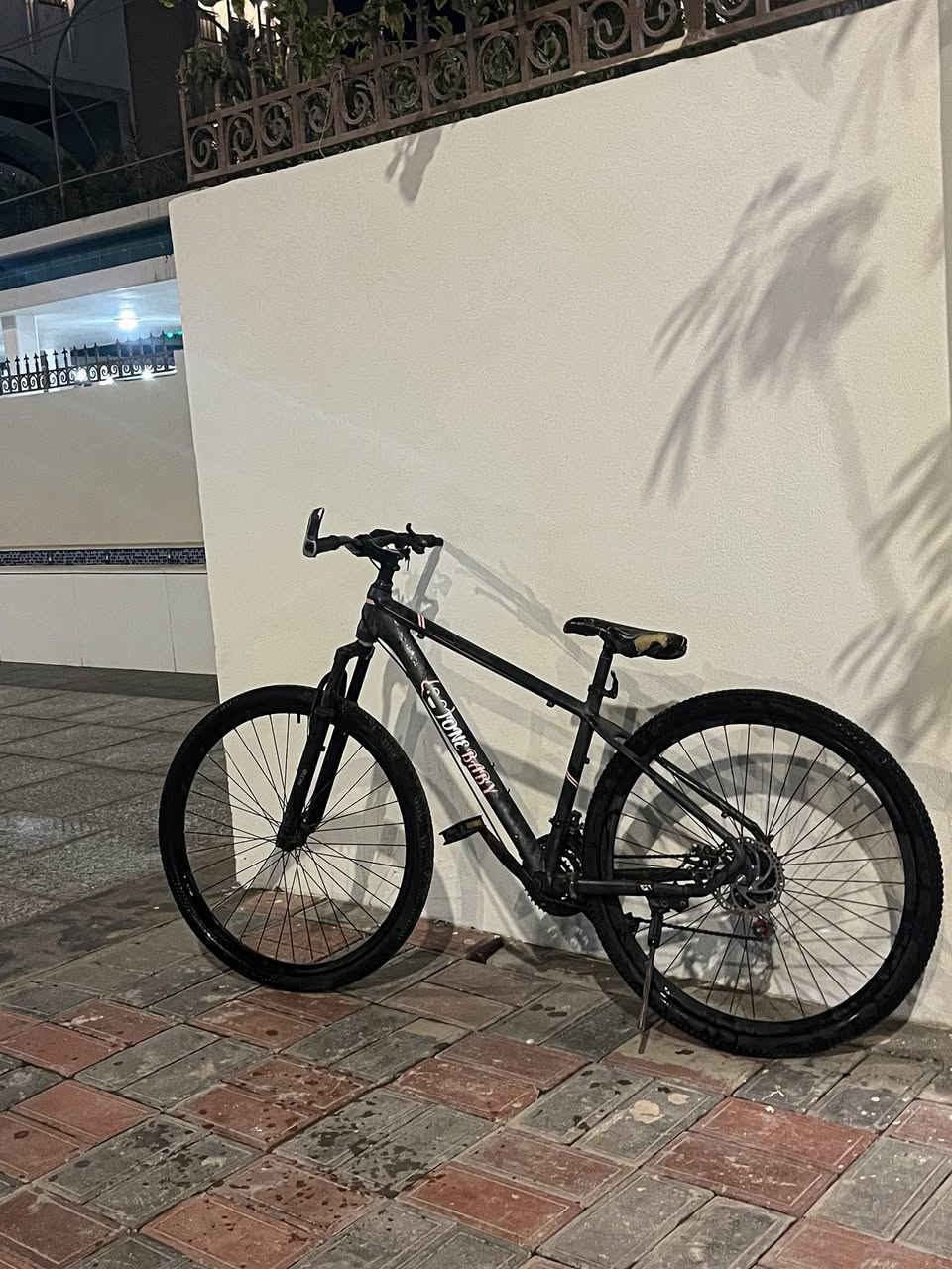 سلام عليكم
بايسكل ياباني 

🌀هيكل فافون 

🌀حجم الويل ٢٩ 

مابي نواقص بس سرج ومنزل من سعره

سعره ٦٥وبي مجال حك الجيه

رقم الموبايل ***********
