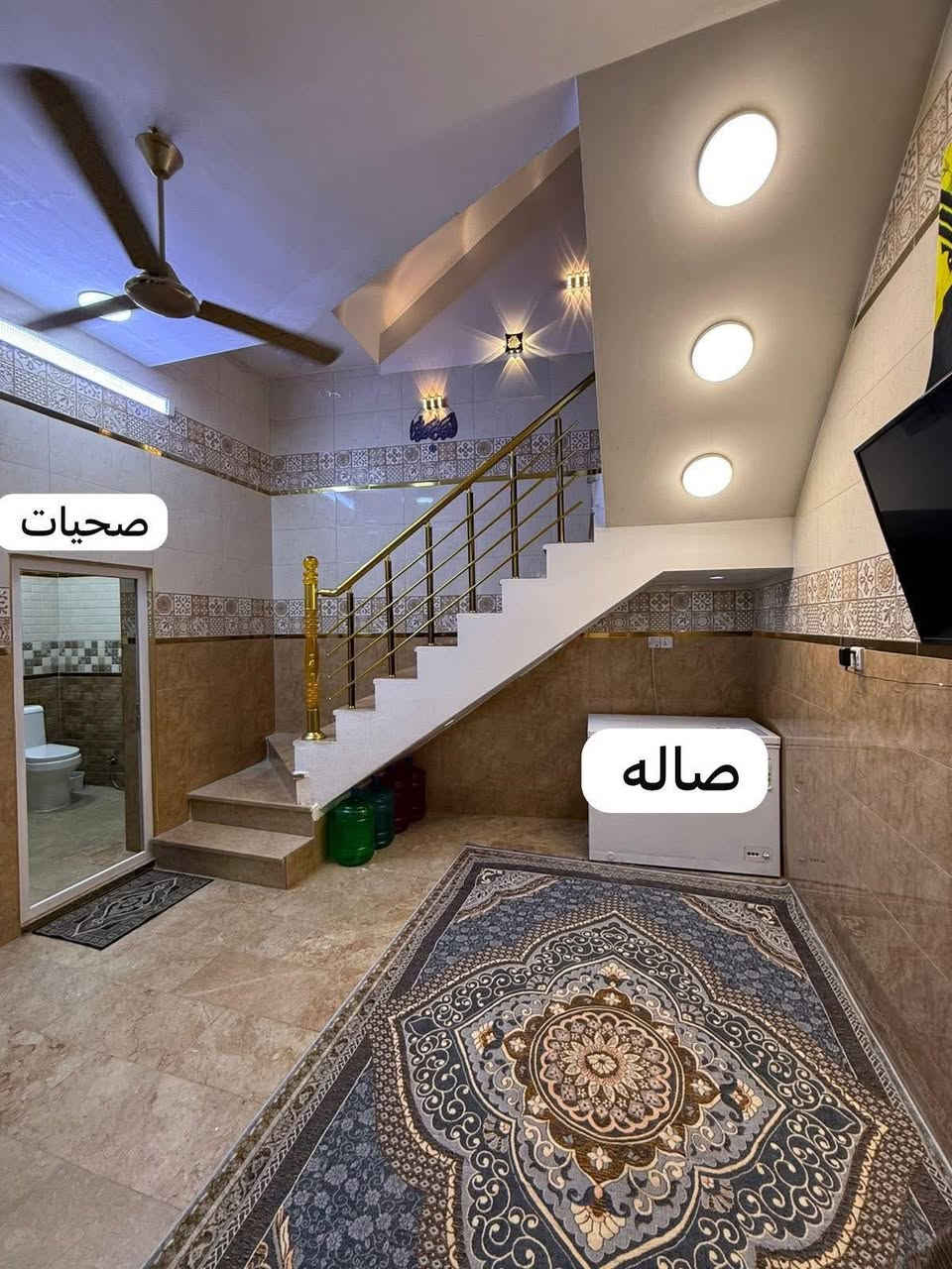 ⸻

🏠 بيت للبيع – موقع مميز شارع المغرب

📍 الموقع: شارع المغرب
داخل فرع مستشفى المؤيد الأهلي
محلة 304 – داخل قيصرية مقرنص

📐 المساحة: 70 متر
🔹 الواجهة: 7.25 متر

🏗 مواصفات البيت:
 • بيت بمدخلين
 • يتكون من ثلاثة طوابق + سطح
 • بناء حديث نهاية 2021

🔸 تفاصيل الطوابق:

▪️ الطابق الأرضي:
 • مطبخ
 • استقبال
 • صالة صغيرة
 • صحيات داخلية وخارجية
 • ترك داخلي

▪️ الطابق الثاني:
 • غرفتي نوم كبار
 • غرفة نوم صغيرة
 • صحيات
 • بلكونة

▪️ الطابق الثالث:
 • غرفتي نوم كبار
 • غرفة نوم صغيرة
 • صحيات
 • بلكونة

▪️ الطابق الأخير:
 • غرفة كبيرة سويت
 • سطح

📞 للتواصل:
***********
