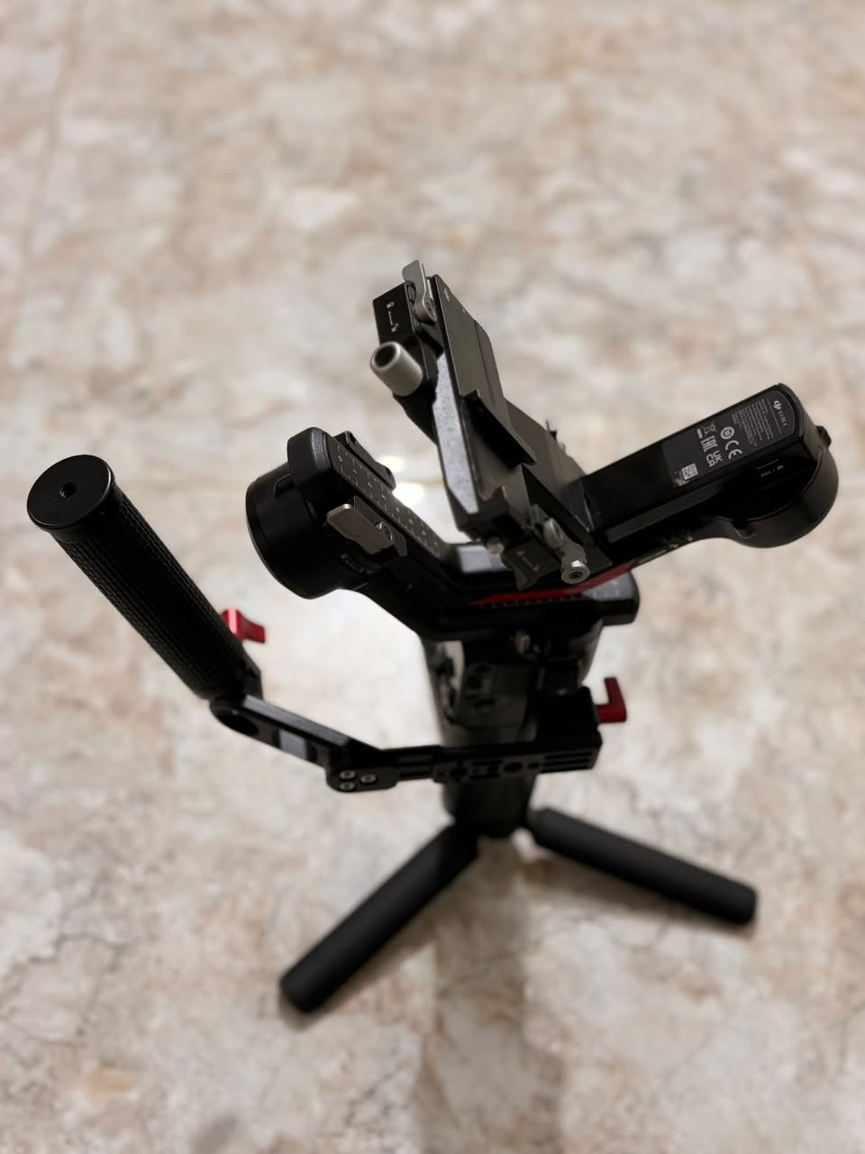 فرصة للمصورين المحترفين وصنّاع المحتوى.

متوفر DJI RS4 Pro بحالة ممتازة جدًا، استخدام خفيف، ونظافة استثنائية وكأنه جديد.

المواصفات:
✔️ كامل الملحقات الأصلية
✔️ الكارتون الأصلي موجود
✔️ جميع المحتويات كاملة
🎁 حقيبة هدية مع الجهاز

الجهاز جاهز للعمل مباشرة، ويُعد خيارًا مثاليًا لمن يبحث عن أداء احترافي وثبات عالي في التصوير.

💰 السعر خاص.

📞 للاستفسار:
***********
