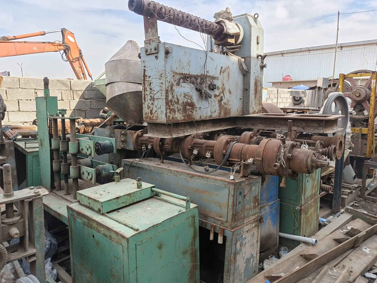 السلام عليكم
للبيع مجموعة مكائن
بريسات سنتريك مختلف الاحجام و ماكنات لحيم شريطيه و بوينات و رولات و مقص و مكائن اعادة بلاستك و معواجة بواري و معواجة شيش و معواجة بليت 3 ملم و مقص بليت
و دريلات و منشار ترددي

مكلف بالنشر 
للأستفسار الأتصال على الرقم
*********** واتساب

العنوان بغداد، قرب كراج النهضه
