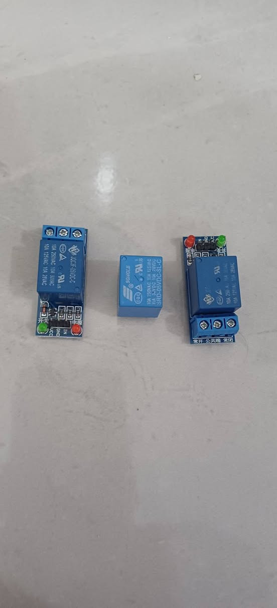 مجموعة اردوينو للبيع السعر 50 الف مع التوصيل
🔰الادوات

🔴اسلاك  ميل + فيميل 
🔴اي اس بي ESP32s 
🔴مصابيح led العدد 10 
🔴مقاومات العدد 10 
🔴ريلي مودل العدد 2 
🔴مجسم على شكل بيت اكريلك 
🔴حساس حرارة ورطوبة 
🔴حساس غاز MQ-2 
🔴اردوينو اونو مع كيبل
🔴حساس حركة 
🔴ماطور ماء من 3v الى 6v 
🔴موصل محول طاقة قطعتين ميل + فيميل 
🔴بازار Active قطعتين 
🔴دايود حماية قطعتين 
🔴منظم جهد LM2596 
🔴مروحة صغيرة 5v 
🔴كيبل micro_USB


**إذا كنت صاحب هذا الإعلان وتريد حذفه لأي سبب، رجاءا أرسل رسالة إلى الدعم الفني**