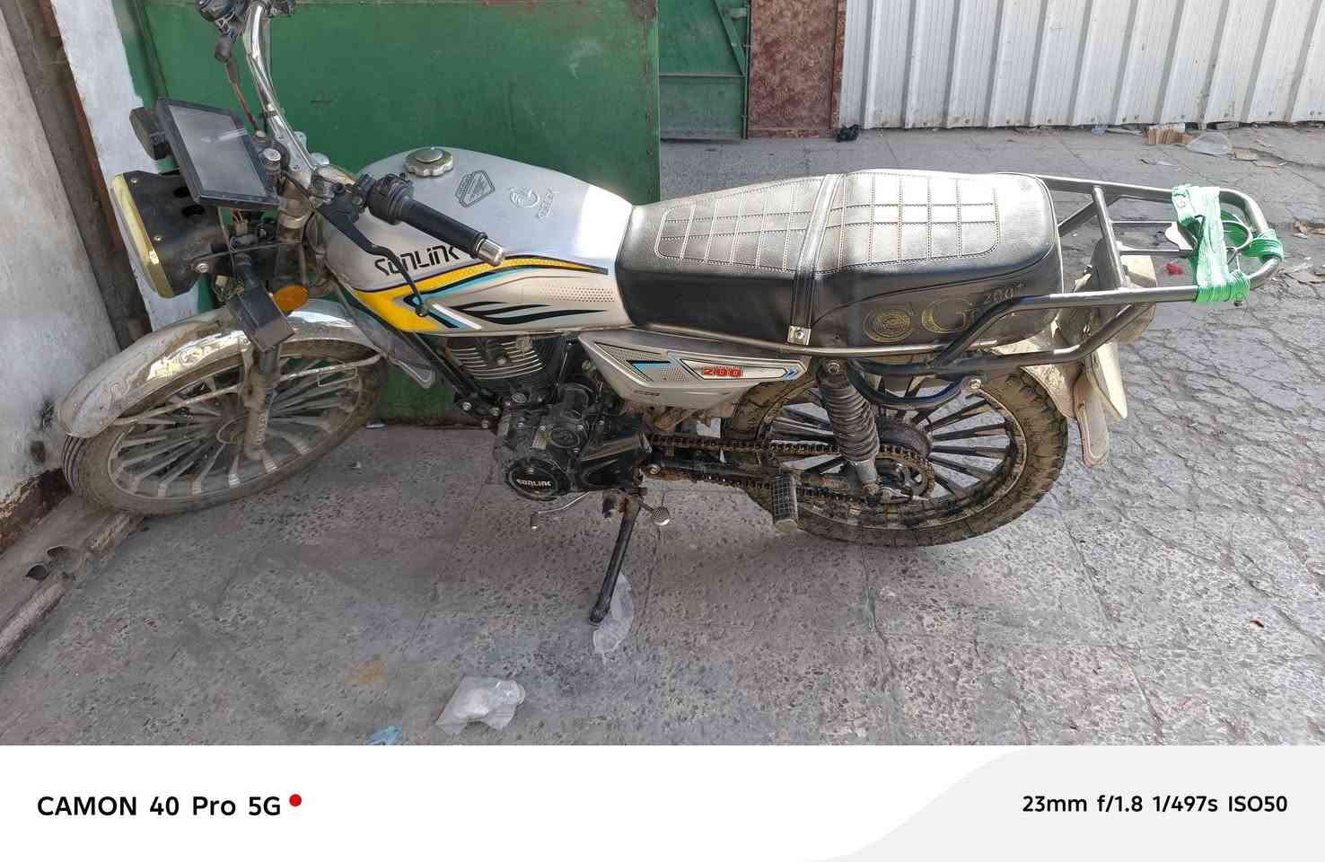 دراجه ايراني5كير  مبيها اي نقص  
محرك200 بصمة 2وسويج2
اوراق معرض مابيها كمرك
ب700 وبيها مجال قليل 
بغداد مدينة الصدر 
دراجه جديد عوزه غسل
***********
