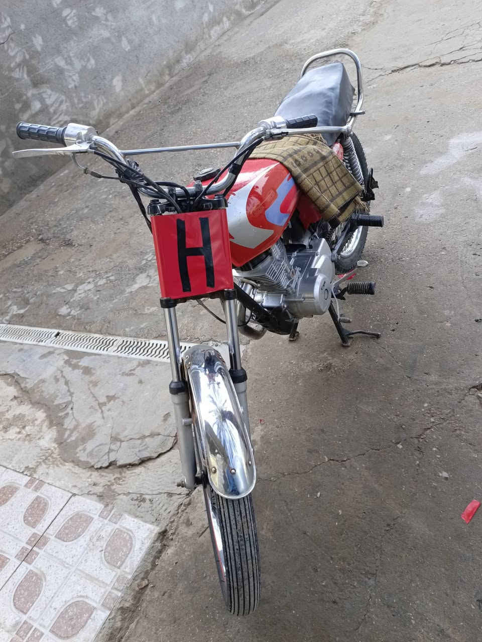 السلام عليكم للبيع موديل ٢٠  اوراقي كامله 
السعر 270 وبيها مجال 
***********
