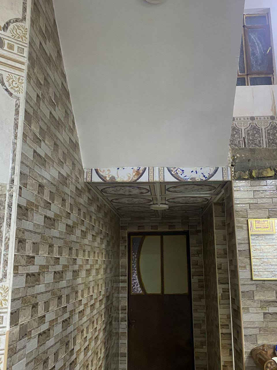 دار للبيع مع قطعه في منطقة المهدي خلف جسر على التبليط مباشرة الخدمات كلها متوفرة
نصف دونم (١٢٥٠م) 
مساحة البناء ٢٢٥م 
مساحة المتبقيه 1025م
يتكون دار من ثلاث غرف و صالة و مطبخ حار و بارد و مجمع صحيات 
البيت بناء ٢٠٢٠ و نقصه فقط ارضية و الاستقبال خارجي نقصه تشطيب داخلي
السعرررر  75 قفل قفل 
***********
