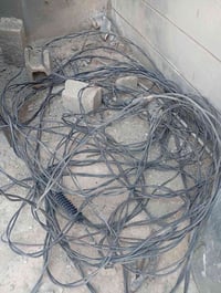 عندي كيبل للبيع 100متر جديد ثخين عنوان حي بدر 07707024886