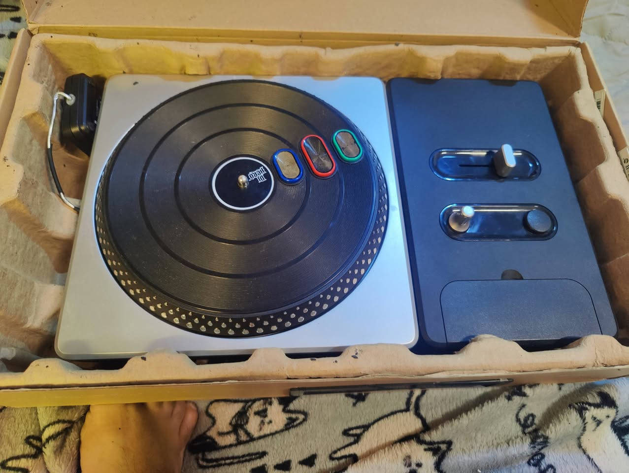 ملحق بلي ستيشن 3 
Dj hero السعر 25 الف 
متوفر توصيل


**إذا كنت صاحب هذا الإعلان وتريد حذفه لأي سبب، رجاءا أرسل رسالة إلى الدعم الفني**