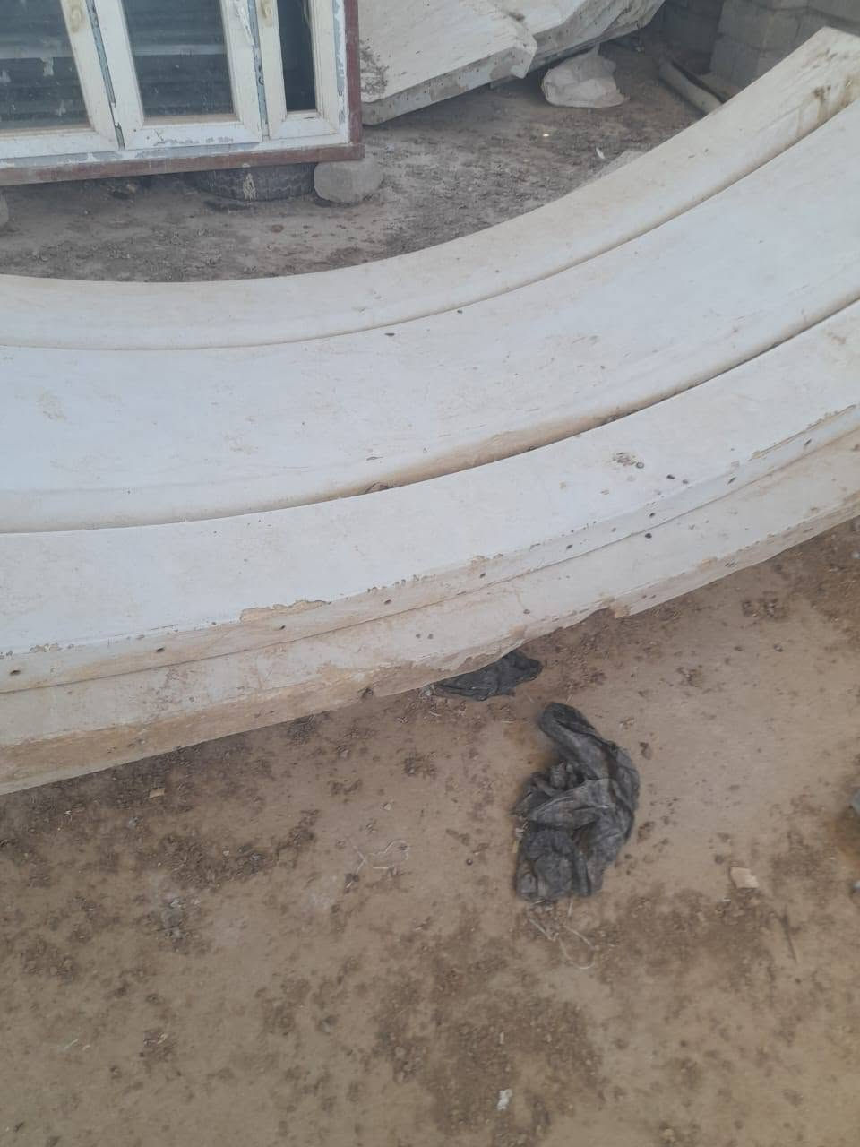 للبيع  مسبح فايبر كلاس 12 قطع شد براغي ***********
