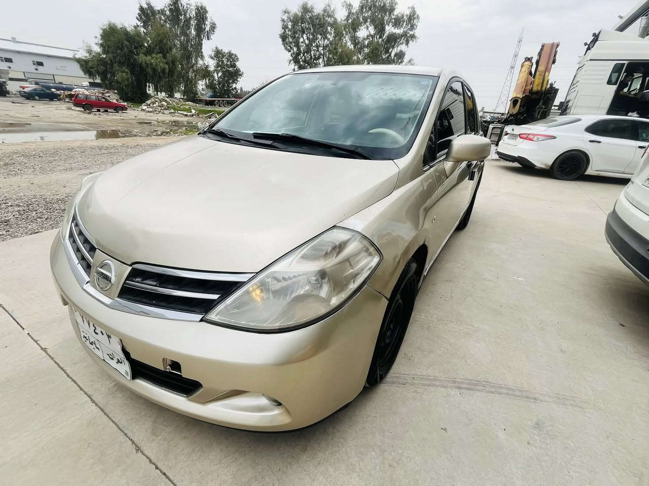 نيسان تيدا 
موديل ٢٠٠٩
لون  زهبى 
كه لار …..سليمانى
***********
