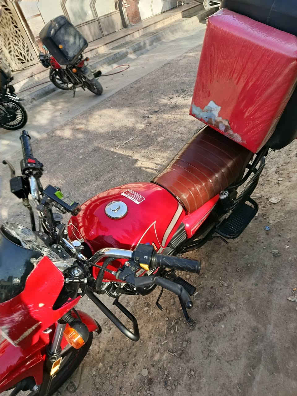 السلام علبكم دايوان مديل 2024 نازلة بل2025الدراجة حلوة كلش ما نقصهة شي السعر 1800 وبيهة مجال بصيط الرقم
***********
