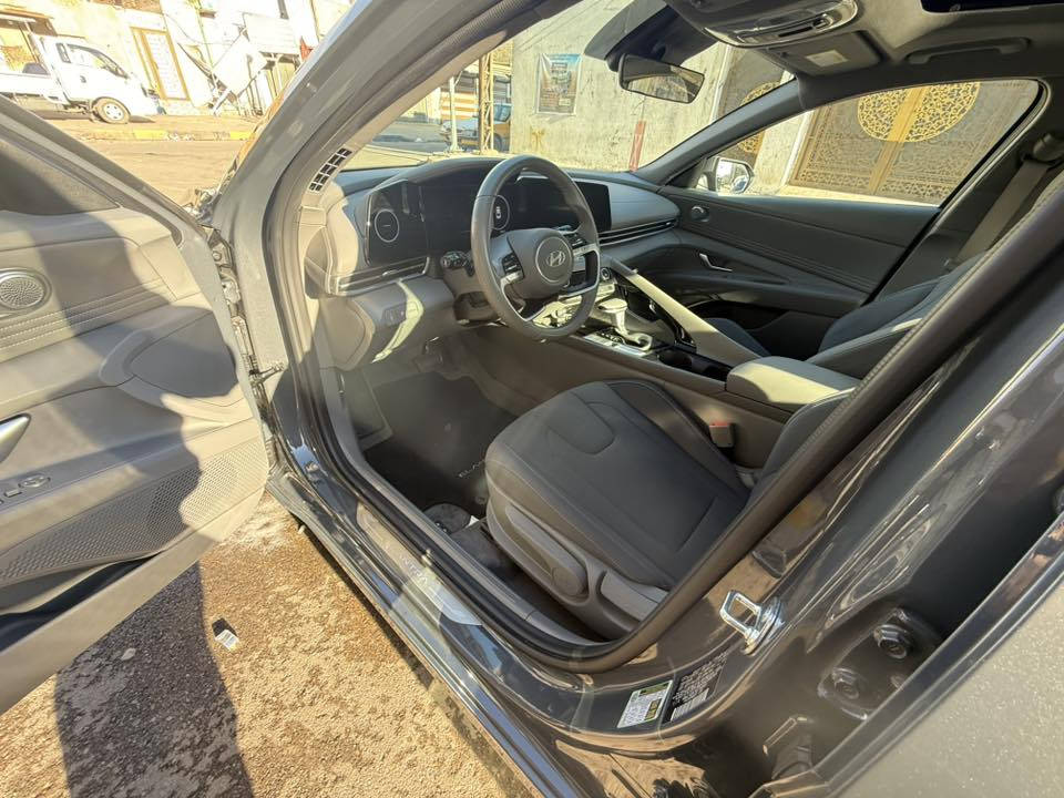 الانترة فول موصفات فتحة موديل 2024 السيارة مكفولة كفاله عامة من كلشي وتقرير أمريكي موجود تكدر تتكد السيارة دخول جديد  السعر 173 ورقة 
وبيهة مجال بسيط 
*********** 
علمن السيارة بدون رقم
