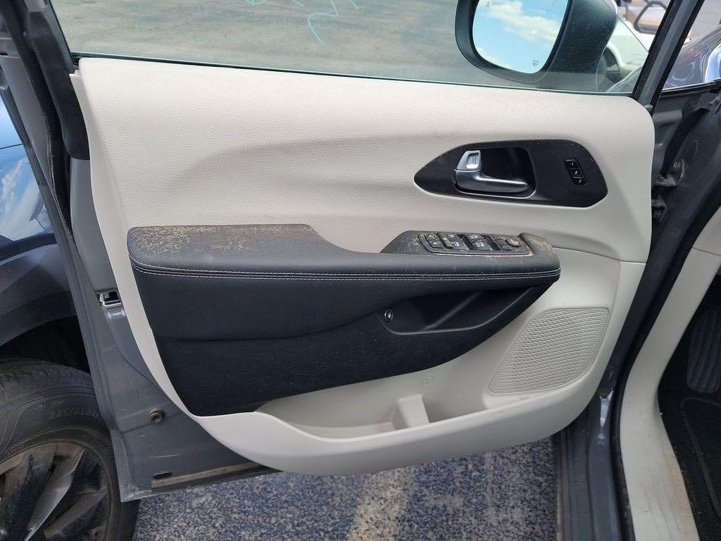 يالله // ( بِسْمِ اللَّـهِ الرَّحْمَـٰنِ الرَّحِيمِ )
كرايسلر باسيفكا بلك ان  2023

هايبرد +كهرباء +بانزين

محرك 6 سلندر .3.6 ماشيه 17  فقط

مواصفات تو رنك L

كلين تايتل مكفوله كفاله عامه

لا حار ولابارد ولاغرق كفاله من الحادث والتبديل والصبغ والسمكره شخط مابيها مشاء الله 

ورقم  ((( بغداد )))  السعر 💲 275 💲🌷

            وبيه مجال حك جيتكم 

وجود السياره بغداد الامين الثانيه

                     

                         @☎️(((((.   ***********    )))) ☎️.
