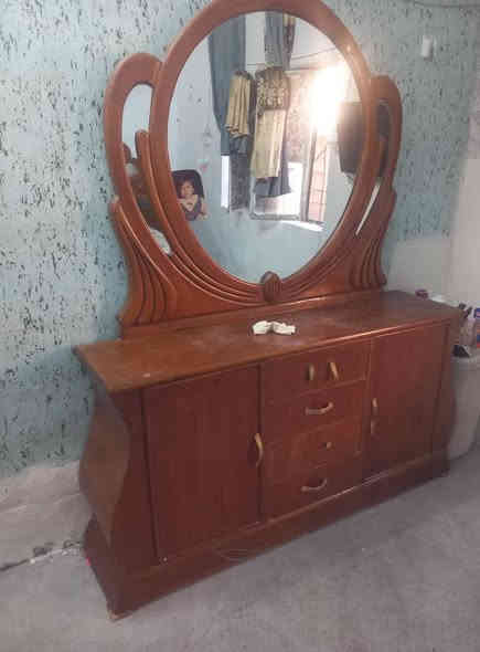 غرفة نوم للبيع مستعمله بس بعده جديده سويته احطاطه رايده مليون  اونص بيه مجال اريد ابيعه لأن محتاج فلوسه
