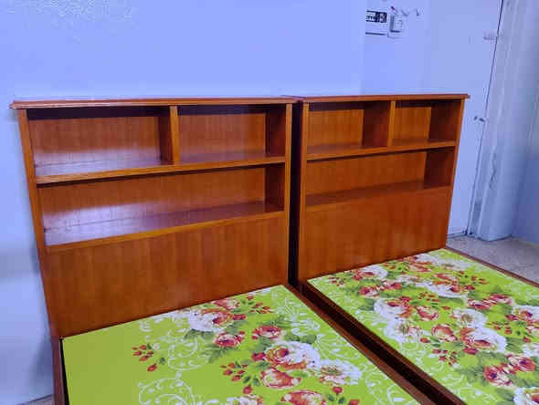 للبيع تخوته مال نفر ملحق نفس الفصال خشب عراقي صاج شغل توصي ثقيل شرط نظافه 85 بل 100 الطول 220 العرض 100 الاسفل بلوك 8 ملم شرط العنوان جانب الايمن يرموك الثانية
سعر الواحد 120 الف وبي مجال للطيبين 😊 شراي اتصل ***********  ***********
