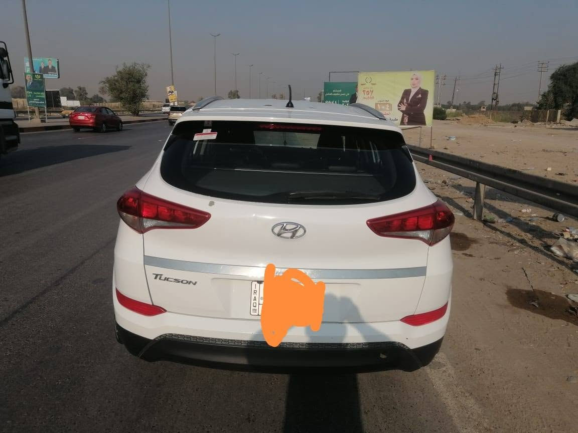 توسان 18خليجي 
محرك دوش 4 سلندر
مواصفات ماعدا البانوراما
بغداد باسمي
ماشيه 115 كيلو
اضافة منضومة غاز
تعمل بانزين وغاز
للاتصال
***********
