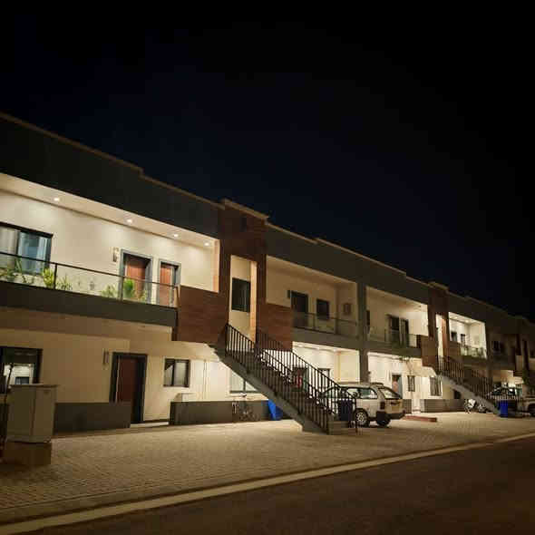 تون هاوس طابق اول 130 م - مجمع بوابة الكاظمية 

الزون الثامن جاهزة للسكن✨️

السعر💰: ١٧٣مليون نقد فقط 

للاستفسار والتواصل:
شركة أوتاد للتطوير العقاري والاستشارات الهندسية
رقم الهاتف / واتساب: ***********
فيسبوك:
https://www.facebook.com/profile.php?id=100090650325799&mibextid=ZbWKwL
تيك توك:
https://www.tiktok.com/@awtad_real_estate?_t=8sXpM2WH5Vw&_r=1
