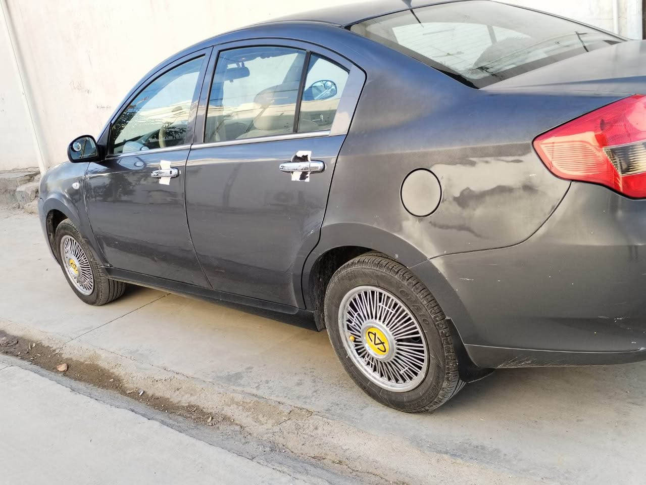 شیری e5مۆدێل 2014‌ مواصفات تبرید گێر ئۆتۆماتیک وعادی شاشەو کامێراو حاسەیە چوارتایەی تازە سەنەوی تازە هەزەی تازەیە کەمێ کاڵبونەوەی هەیە هیچی تری پێوەنیە 
سعری 60وەرەقەو مەجال 
ژ.مۆبایل/***********
*********** كركوك, العراق
