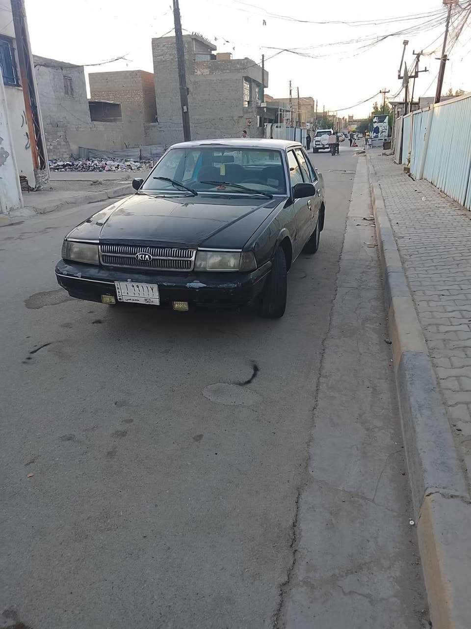 السلام عليكم سياره كيا للبيع موديل 94 سياره مقفوله من الضربه ومن الصبغ جير ومكينه خير من زيرو مكينه خير من الله تخم تاير رقم ديالى تحويل ثاني يوم مكان السياره بغداد الحسينيه السعر مالها 14 ورقه وسياره خير من الله كهرباته كلها شغاله جيشاتها كلهن شغاله ***********
