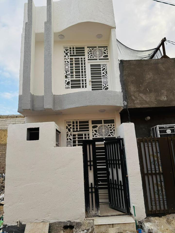 بيت للبيع المساحة 📐50 متر 
.نوع السند :: زراعي سند 25 تحويل من صاحب الأرض مباشر
 
التفاصيل
——————————————
الطابق الاول :
1. استقبال 
2.صاله + مطبخ (نضام تركي )
3.غرفه نوم + حمام + منور ( نضام سويت ) 
——————————————
الطابق الثاني :
يحتوي على غرفتين نوم

 خارطة البيت بالنسبه للمساحة كلش حلوه 
 
السعر (52مليون) بي مجال بسيط 

العنوان / كربلاء -الحر الصغير -خلف اسواق السلطان 
تبعد عن الامام الحسين (5 كيلو ) 
للتواصل والاستفسار الاتصال
⬇️⬇️⬇️⬇️⬇️⬇️⬇️⬇️⬇️

   ***********   سيد محمد 

متوفر ( هاتف / ماسنجر / واتساب )
 
نستقبل كافه العروض
@إشارة أبرز المعجبين
