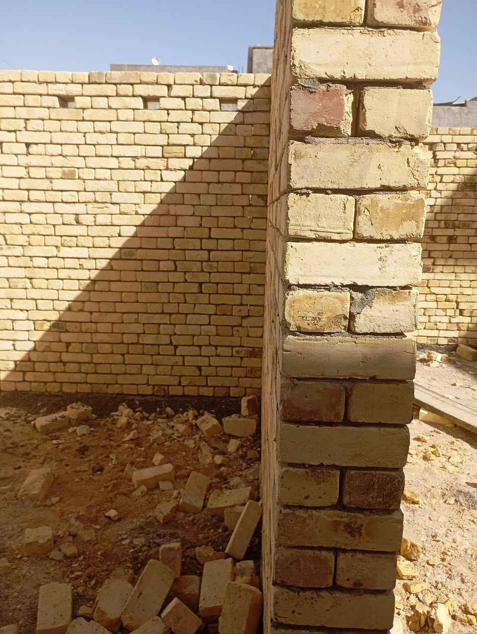 السلام عليكم ورحمة الله 
كادر عمل بناء متواجدين حاليآ بالبصره متفرغين حاليآ 
للاتصال او واتساب ***********
