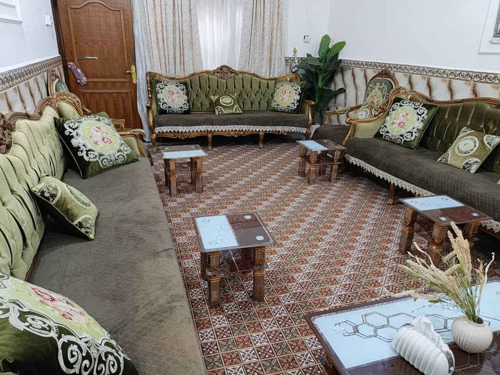 تخم قنفات ملكي 8قطع اربعه كراسي 4 قنفات+ مع 5طبلات 
سعر 750 وبيه مجال
هاتف ***********
العنوان الكباسي الكبير البصرة, العراق
