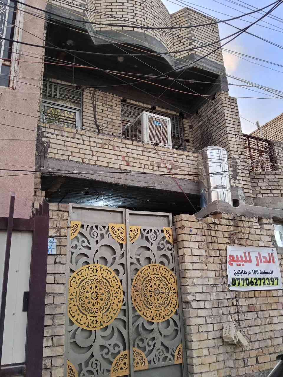 سلام عليكم بيت للبيع 100م بيت طابقين طابق اول استقبال ومطبخ وحمام وغرفة طابق ثاني غرفتين وحمام 
بيتونة جبيرة 
عنوان سريدات مقابيل صيدلية العلا 
الاستفسار ***********

