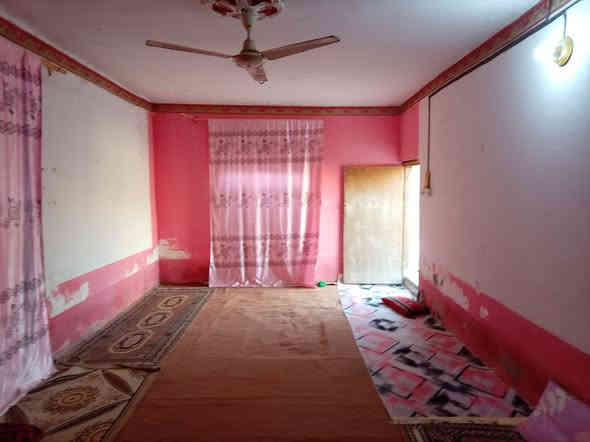 السلام عليكم
بيت للبيع في حي العلماء يبعد عن الشارع التبليط 50متر كافه الخدمات ماء و كهرباء ومجاري مساحه البيت 240متر يحتوي على غرفتين ومطبخ  وصاله مساحه الصاله ٧ امتار وديوانيه ٧ امتار سعر البيت 30مليون وبيه مجال للستفسار  ***********
