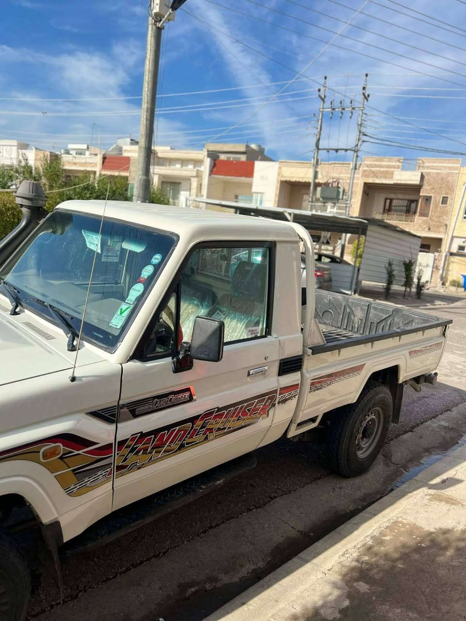 السلام عليكم اخوان مكلف بلنشر للبيع تيوتا شاص موديل ٢٠١٥رقم سليمانيه دولي شرط التحويل محرك ٦ سلندر كاز كفاله عامه ماعدا شويه صبغ بدوسه فقط مكانها أربيل السعر مناسب للاتصال *********** او ***********
