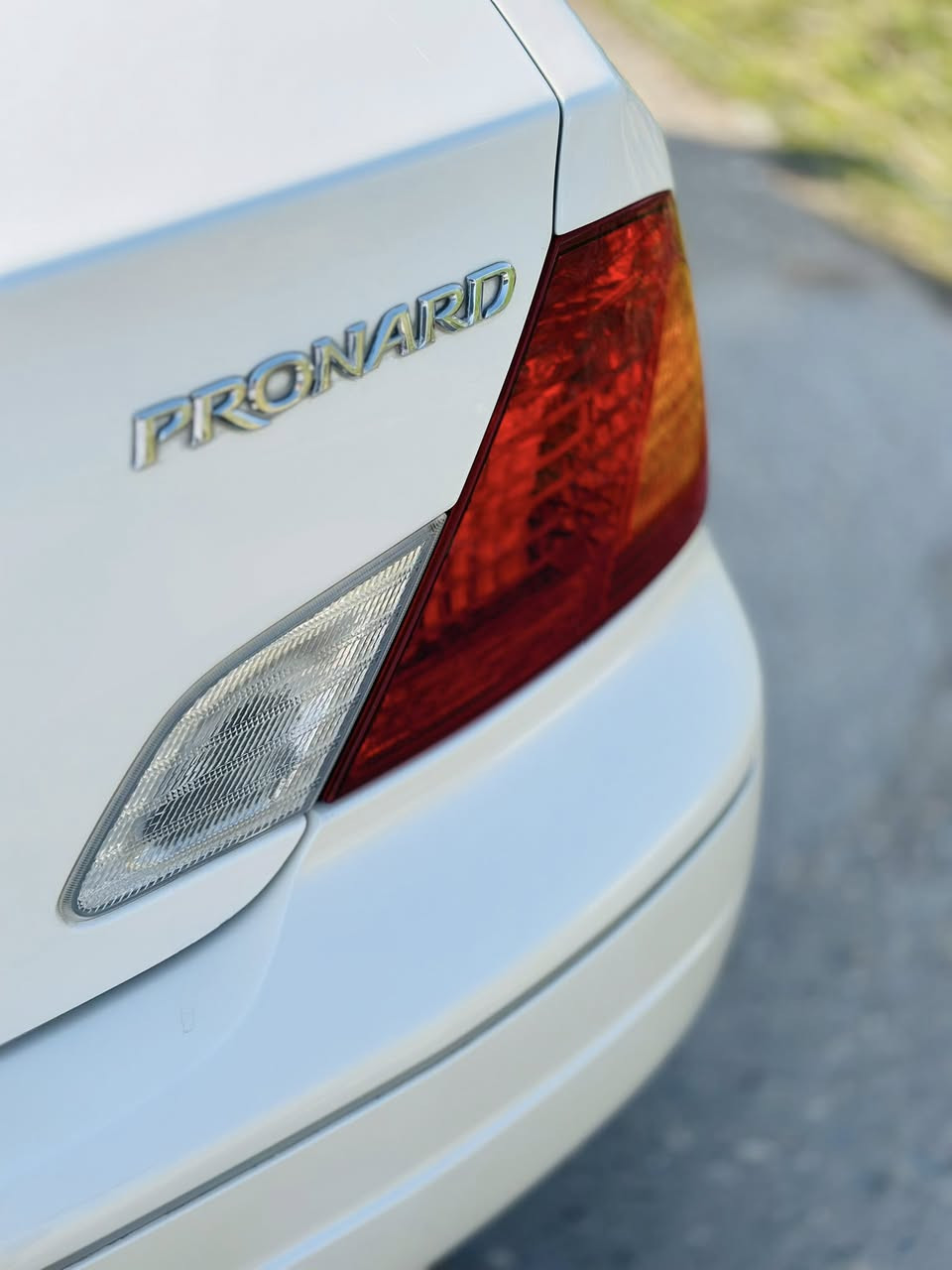 السلام عليكم…
للبيع تويوتا افيلون  موديل 2000 
رقم بغداد دولي. باسمي شرط التحويل 
كير محرك شرط 
صدر تايرات كلو جديد 
سياره جاهزه ما ناقصها برغي 
بيها الجاملغات الوره مرشوشات 
السعر 110 بيها مجال 
للاستفسار ***********
مكان السياره تكريت العلم سمره
