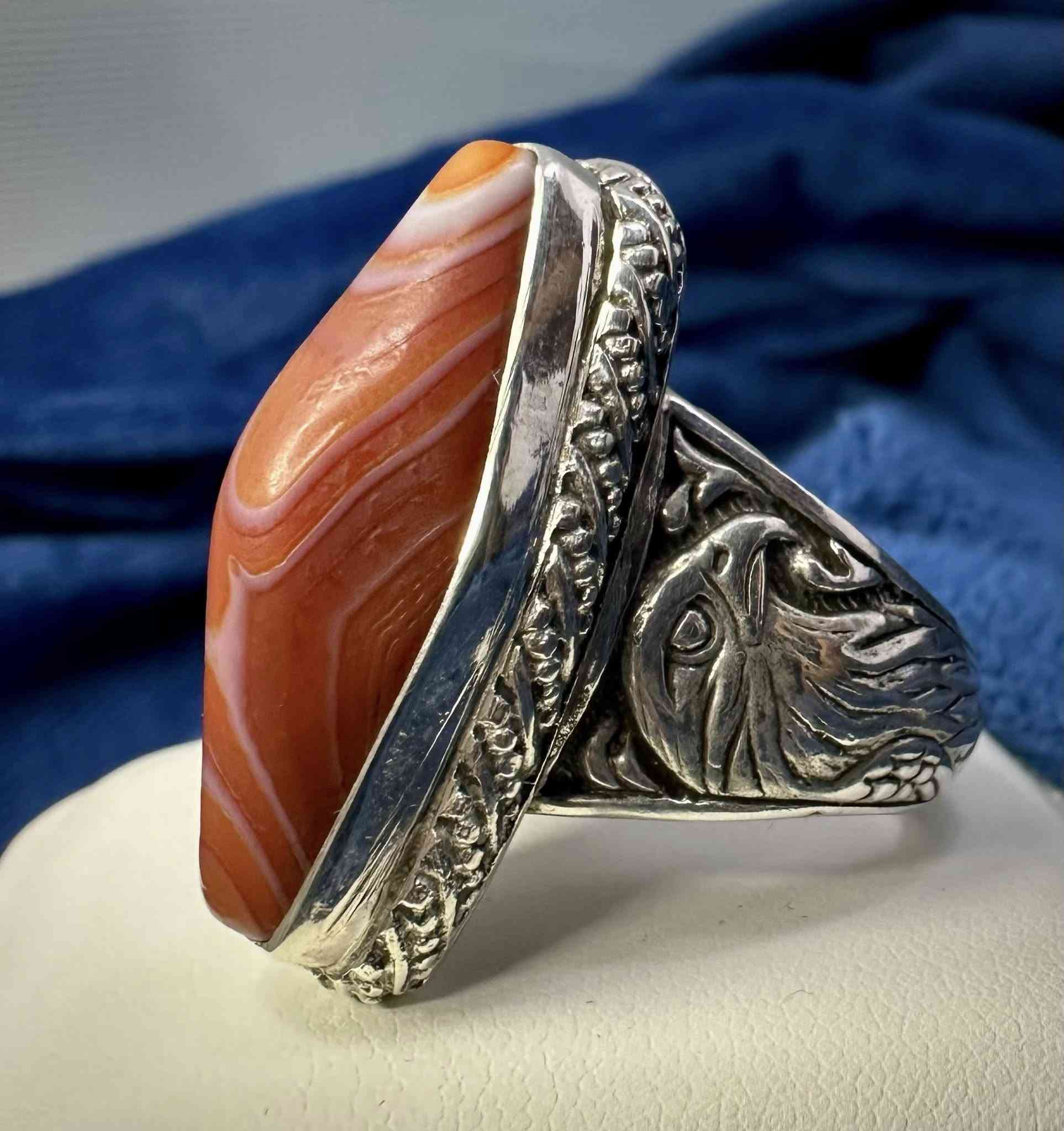 جزعة حمرة نوادر كصبة قديمة مشكولة خامه اصلية ذمة صياغة يدوية فضة عراقية السعر والاستفسار خاص يتوفر توصيل


**إذا كنت صاحب هذا الإعلان وتريد حذفه لأي سبب، رجاءا أرسل رسالة إلى الدعم الفني**