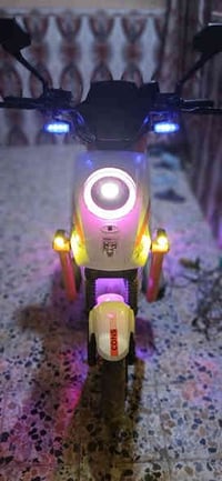 دراجه البيع اكس 900 دراجه نضيفه كالها على بلاد البطاريات مالتها 33 امب...