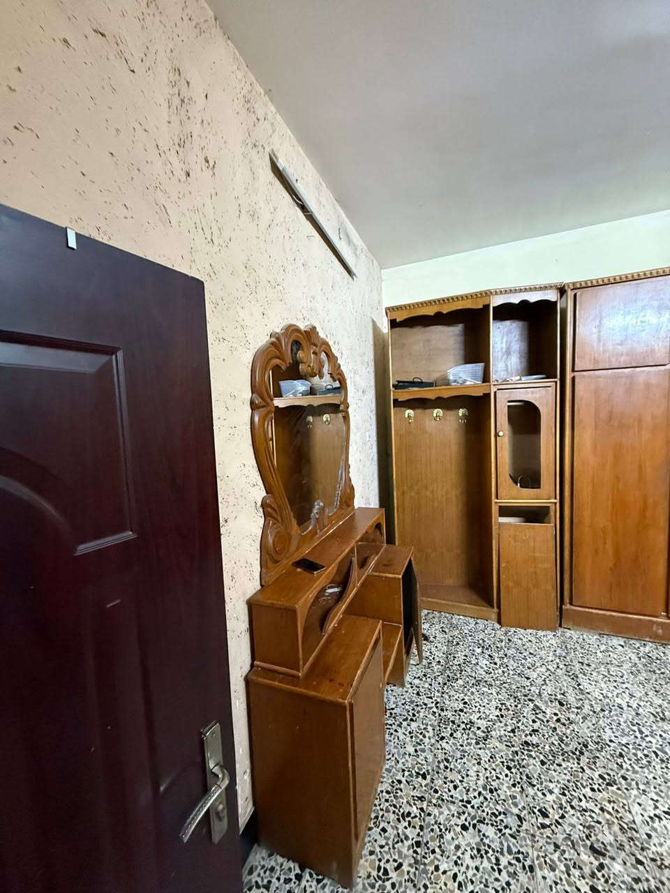 عندي غراض للبيع
التخم ونص 250الف 
الغرفة خشب صاج 400الف


**إذا كنت صاحب هذا الإعلان وتريد حذفه لأي سبب، رجاءا أرسل رسالة إلى الدعم الفني**