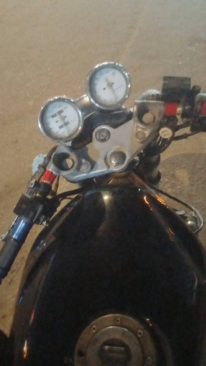 سلام عليكم بانده ربع للبيع السعر 950وبيها مجال شي قليل العنوان الشعب سبع قصور ***********
