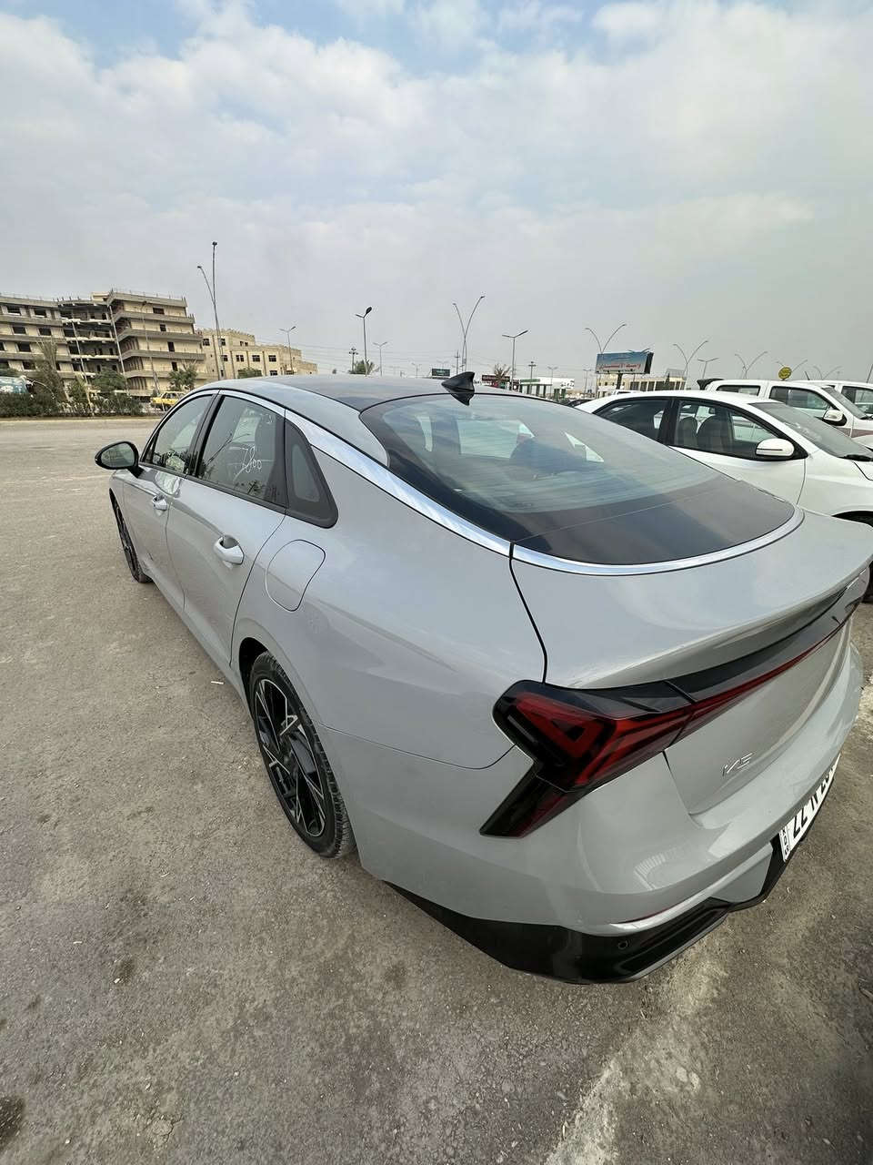 للبيع Kia K5 GT-Line 2025
رقم أربيل باسمي + اني المستورد

🎨 لون أسمني مميز
🛋️ داخل جلد أسود بخياطة بيضاء سبورت
📏 ممشى 21,000 كم فقط
⚙️ محرك 2.5 لتر – 4 سلندر
━━━━━━━━━━━━━━━
✨ أهم المواصفات:

•  رادار 
• شاشة وسطية كبيرة 12.3 إنج
• عدادات ديجيتال
‏• Apple CarPlay + Android Auto
• فتحة سقف بانوراما
• تشغيل بصمة + دخول ذكي
• مقاعد كهرباء
• تدفئة مقاعد
• كاميرا خلفية + حساسات
• مثبت سرعة
• إضاءة LED كاملة
• شحن لاسلكي
• رنكات رياضية GT Line
 
واتساب او اتصال فقط

***********
