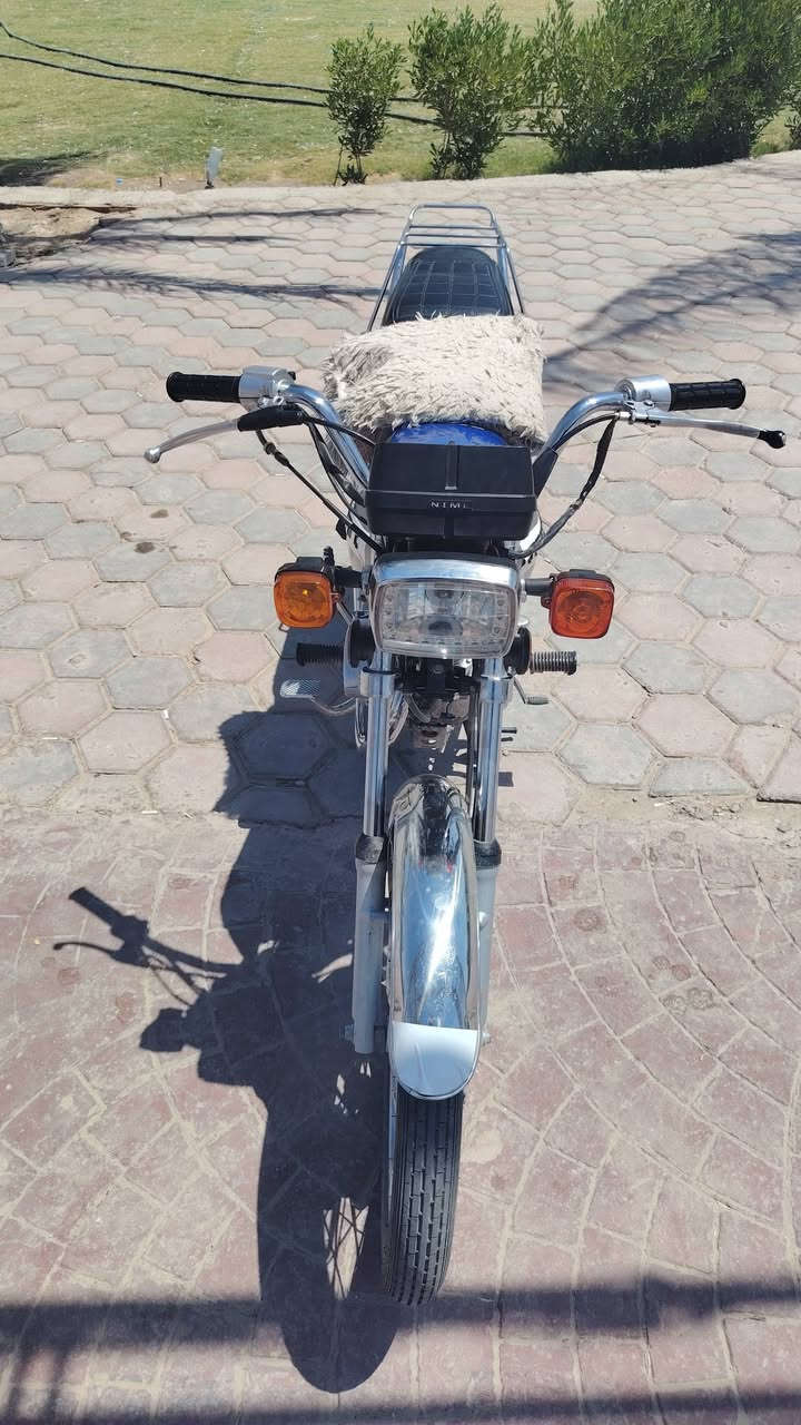 سلام عليكم دراجة للبيع موديل ٢٦ درجة شلعه تخبل أوراق كهربايات كلها شغاله درجة نضافه فول لايت عالي وناصي تأخذها وتكلي رحمة الله والديك ❤️ ***********؟
❤️🌹
