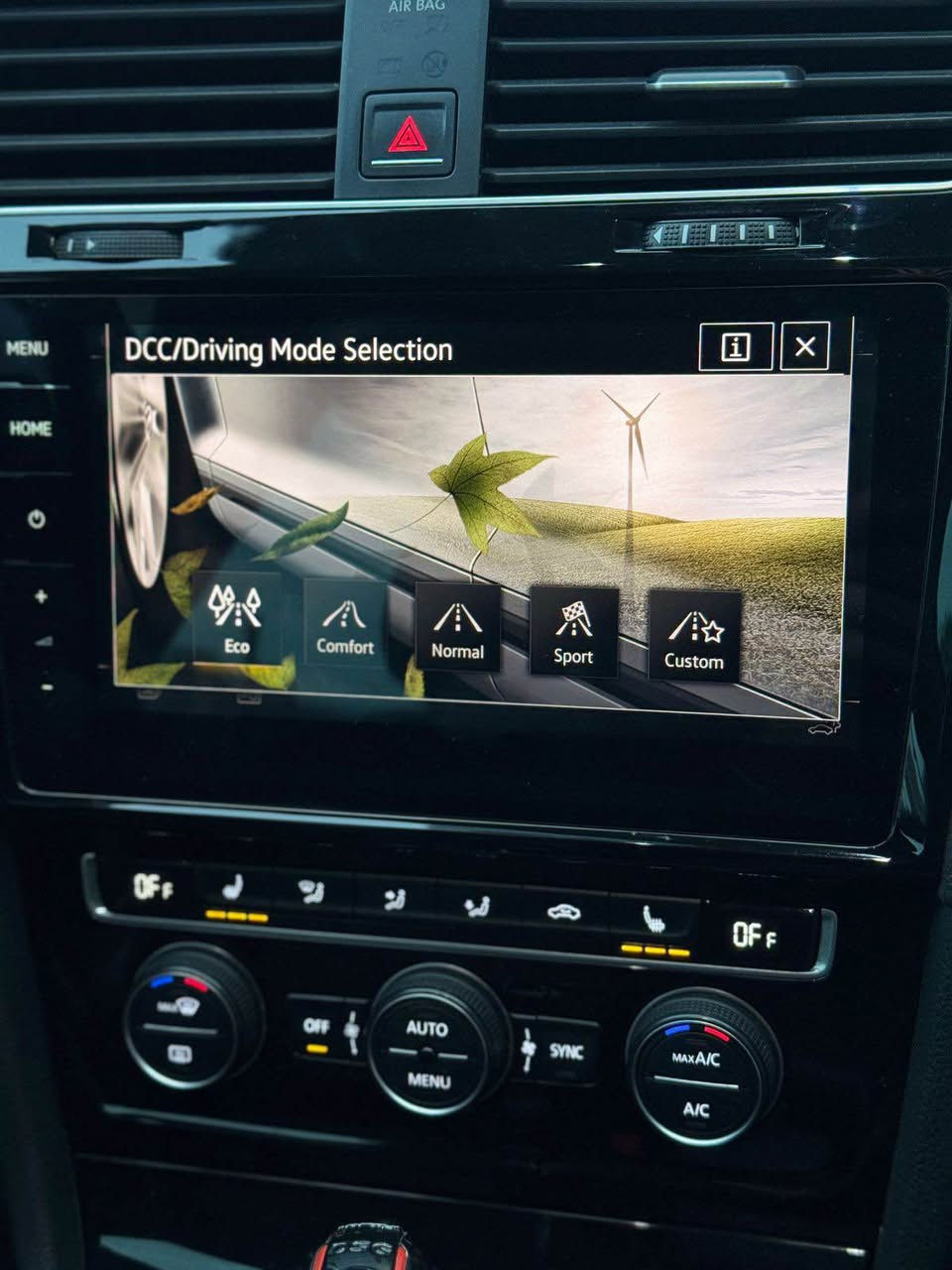 گۆلف خلیجی 
مەکینە ٢.٠ توربۆ
سفری شریکە صباح
واتە سفری ئێرەیە و حادیسەی نیە
مۆدیل ٢٠١٨ 
ڕەنگی ڕەشی قەتران
دەعامی بۆ دەعامی بۆیاخی نیە بە شەرت
تەنها ٧٥ هەزار مایل ڕۆیشتووە
گێڕ و مەکینە و کارەبایی بە شەرت
بەسمە و پانۆراما و گێچی دیجیتاڵ و شاشە گەورە و کامێرا و پێش و دواوە حاسەی بیلادی و ئێمپریفایەری ناو سندوق بیلادی و لایت لید و زینۆن و عەدەسە و بەخی ئاو و کوشن جلد و گەرم و خەزنە
هەردوو بەسمەی شریکەی لەگەڵ ماوە
ڕەقەم و ژینگە و سنوی تا ٢٠٣٠ تازەیە بە ناوی خۆمەوە
یەک دینار مەسرەفی تیا نیە هەموو گیانی بە شەرت
سعری  ١٨٩ وەرەقە
شوێن سلێمانی
ژ:م/ *********** السليمانية, العراق
