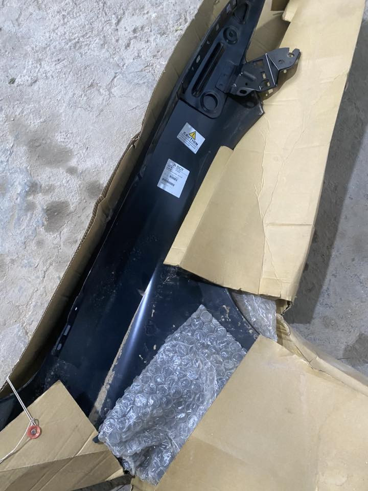 جاملغ جهه السايق مال موستنك 2017 جديد بعده. بلكارتون مثل ماموضح بلصور اشتريته ب100$ ابيعه ب100 الف دينار  للاستفسار ***********
