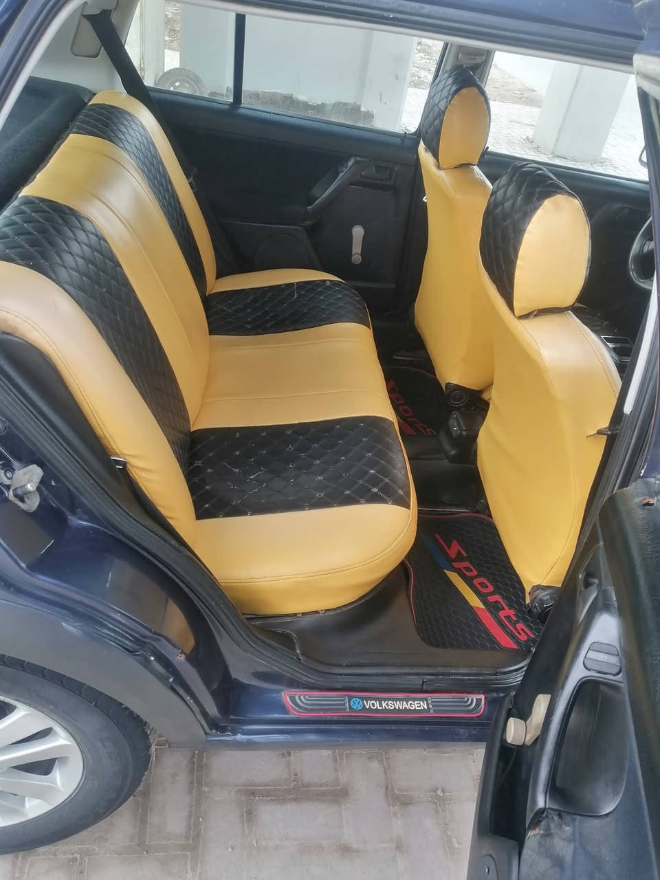 السلام عليكم الحلال للبيع جاهزه من كلشي مكان بغداد 
***********
