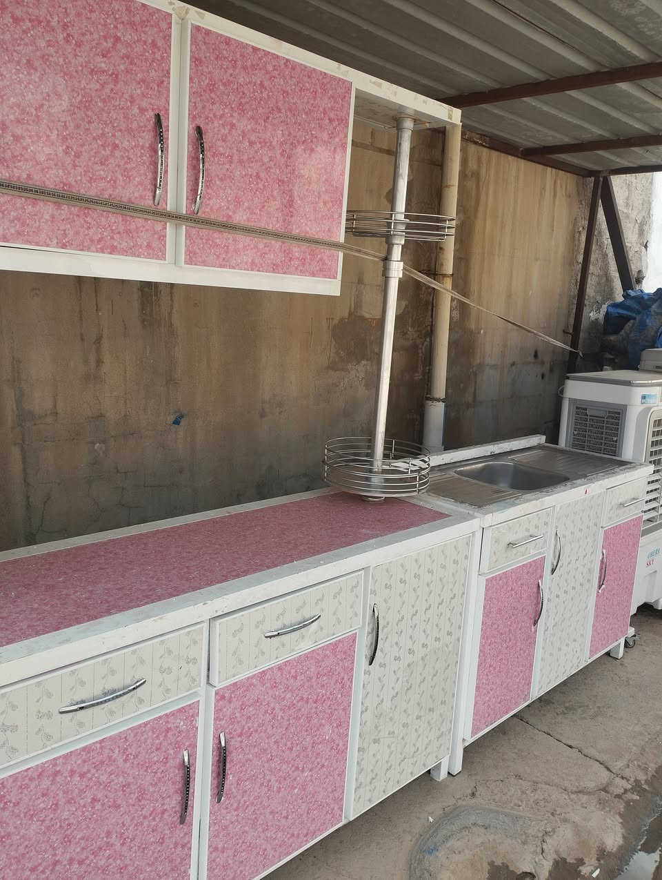 كاونتر ثلاث قطع مترين نضيف اي عيب مابيه السعر 230 وبيه مجال الشراي يخابر ***********
