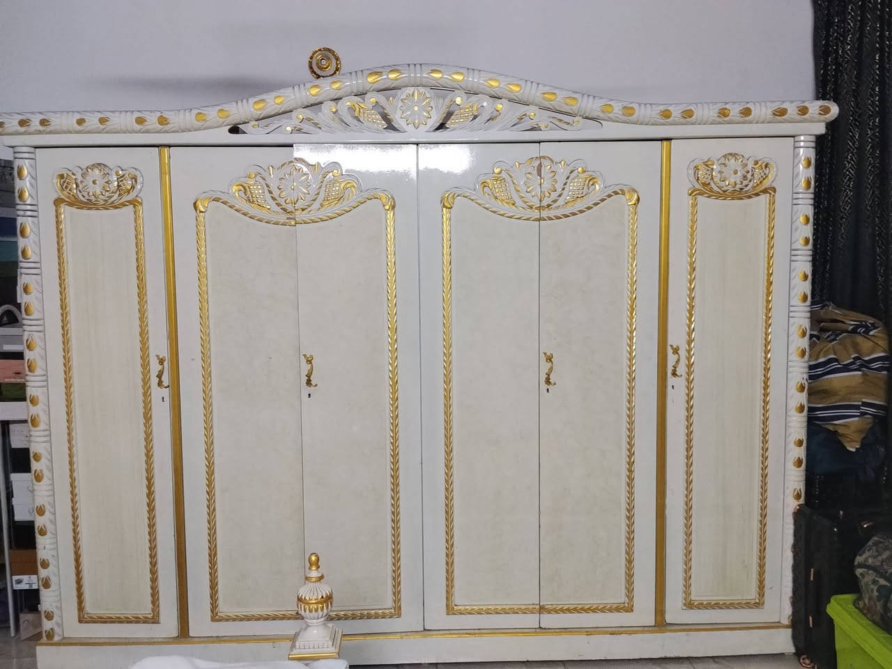 سلام عليكم غرفه كويتي مال مزاد سفوان  السعر مليون مكانهه بغداد الدوره ***********
