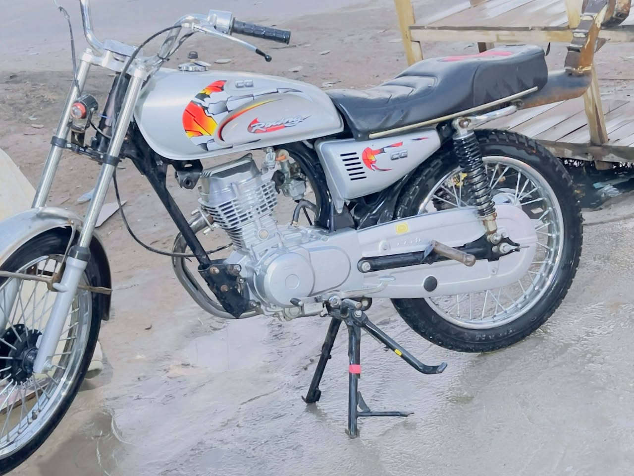 من تواعد اوفي مو تخابر عوفه ليه وماتجيها
شباب دراجه كلك موديل 25 الغراض كلها اصلي شلامجه مختمه تعميرت علي سعد. مكاني ديوانيه قضاء عفك 
***********
